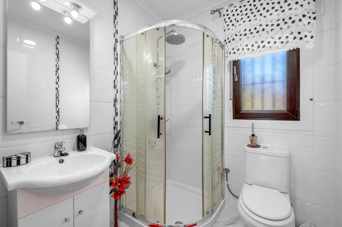 5 Bed, 4 Bath, HouseFor Sale, Almoradi, Alicante