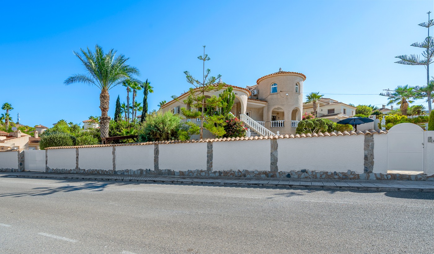 5 Bed, 4 Bath, HouseFor Sale, Almoradi, Alicante