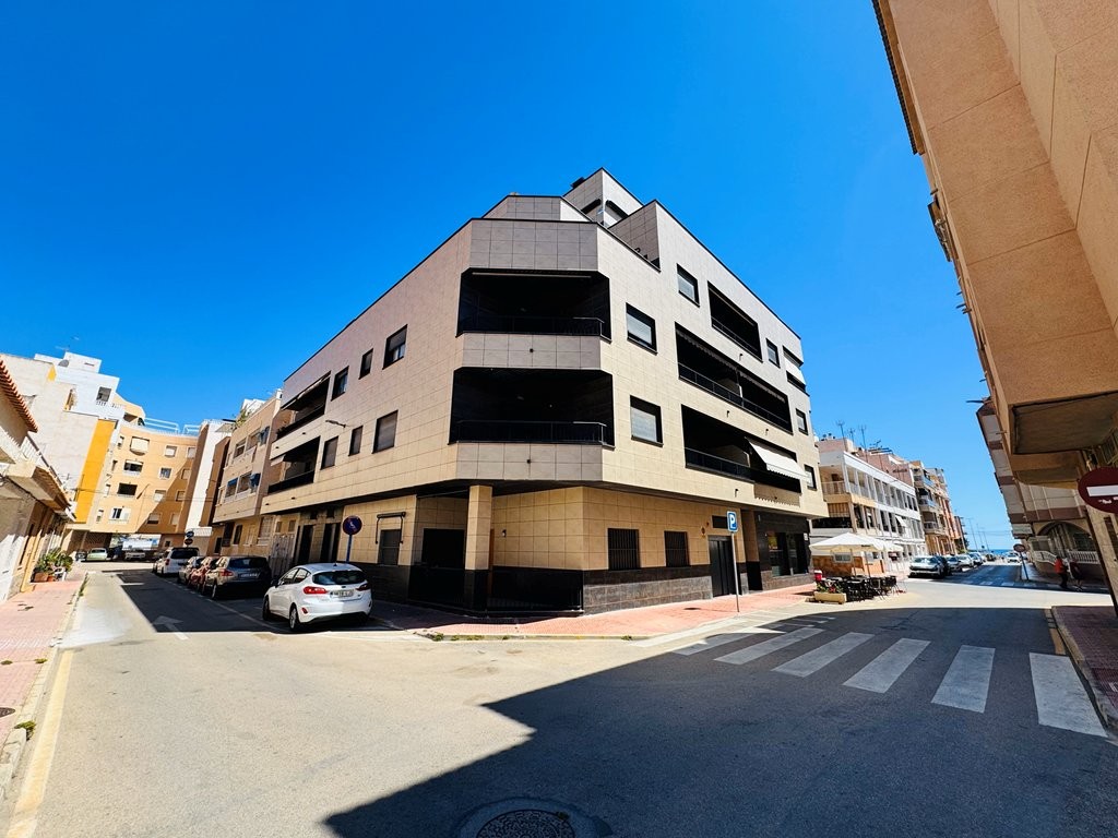 2 Bed, 1 Bath, ApartmentFor Sale, La Mata, Alicante