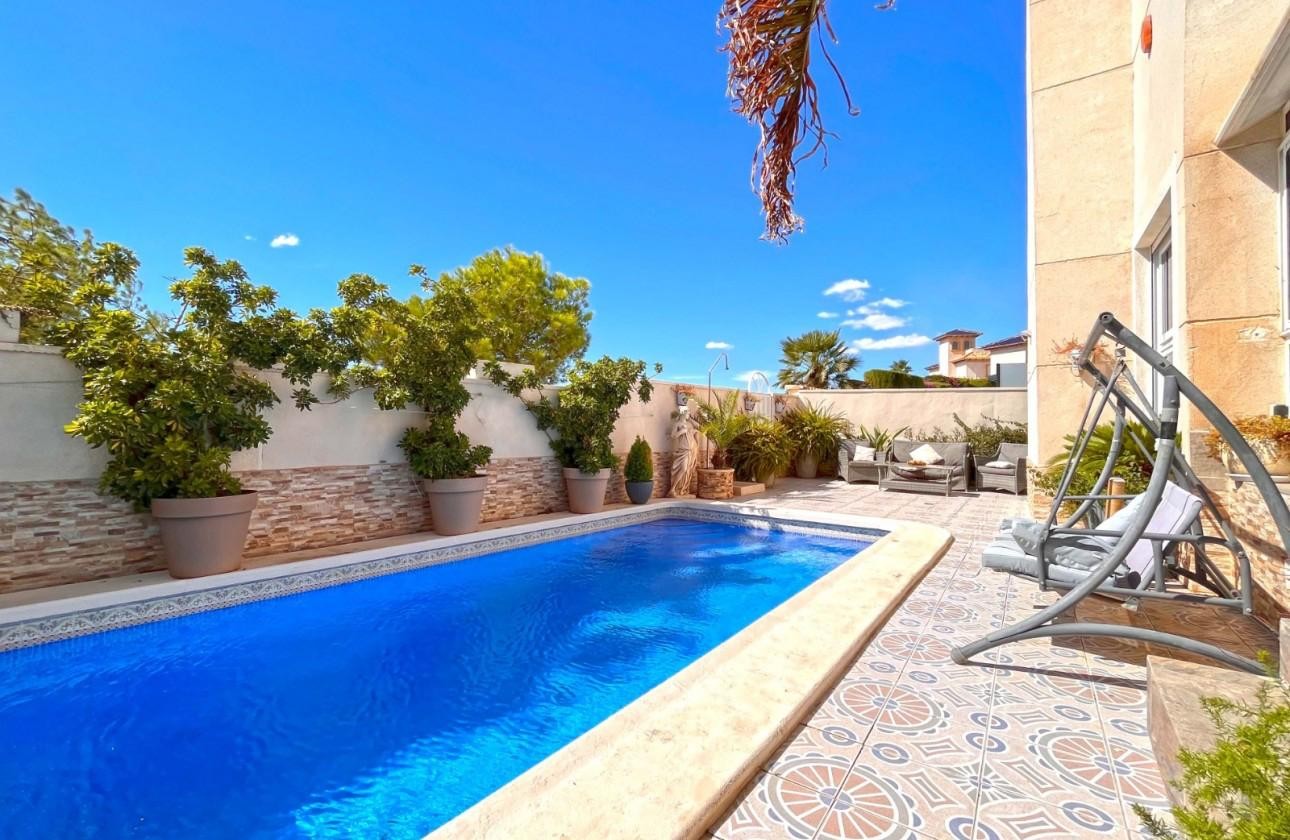 4 Bed, 3 Bath, HouseFor Sale, La Zenia, Alicante