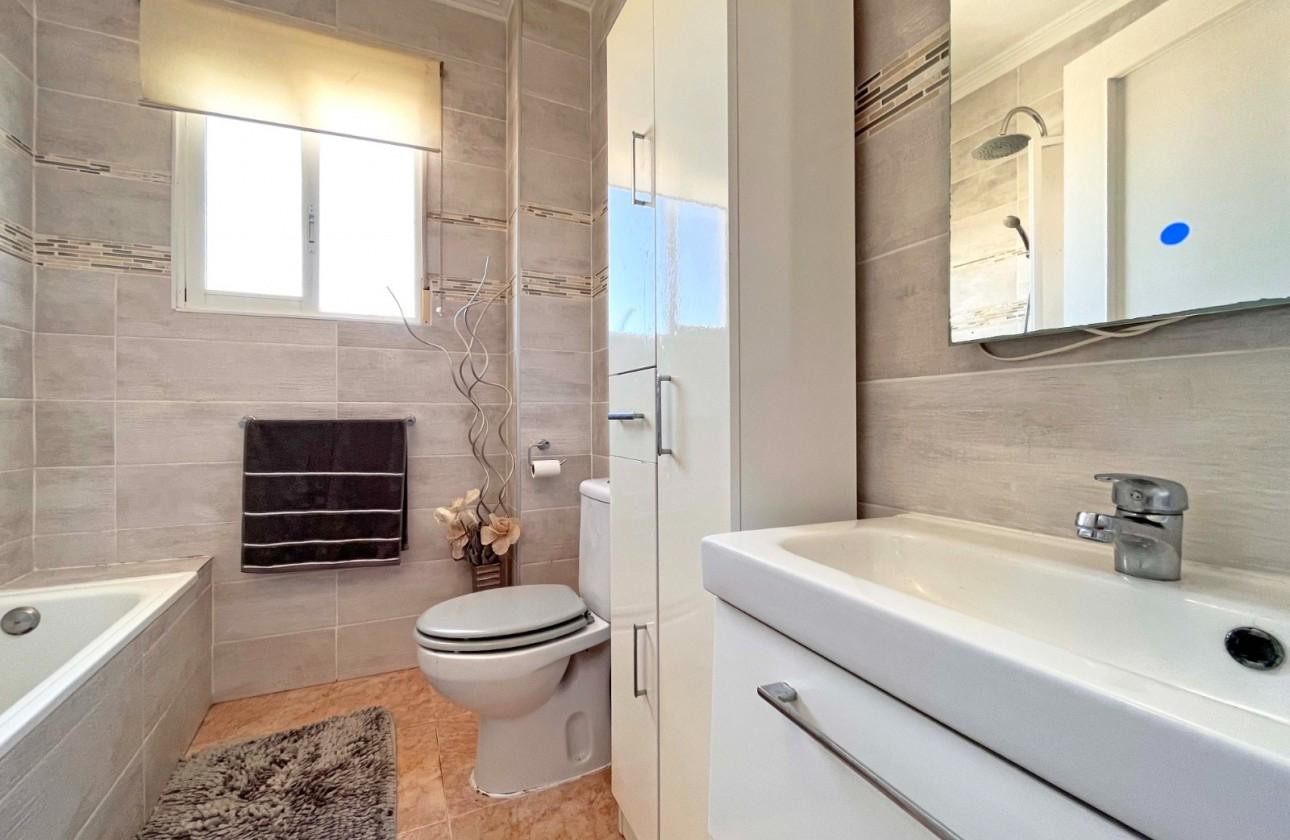 4 Bed, 3 Bath, HouseFor Sale, La Zenia, Alicante