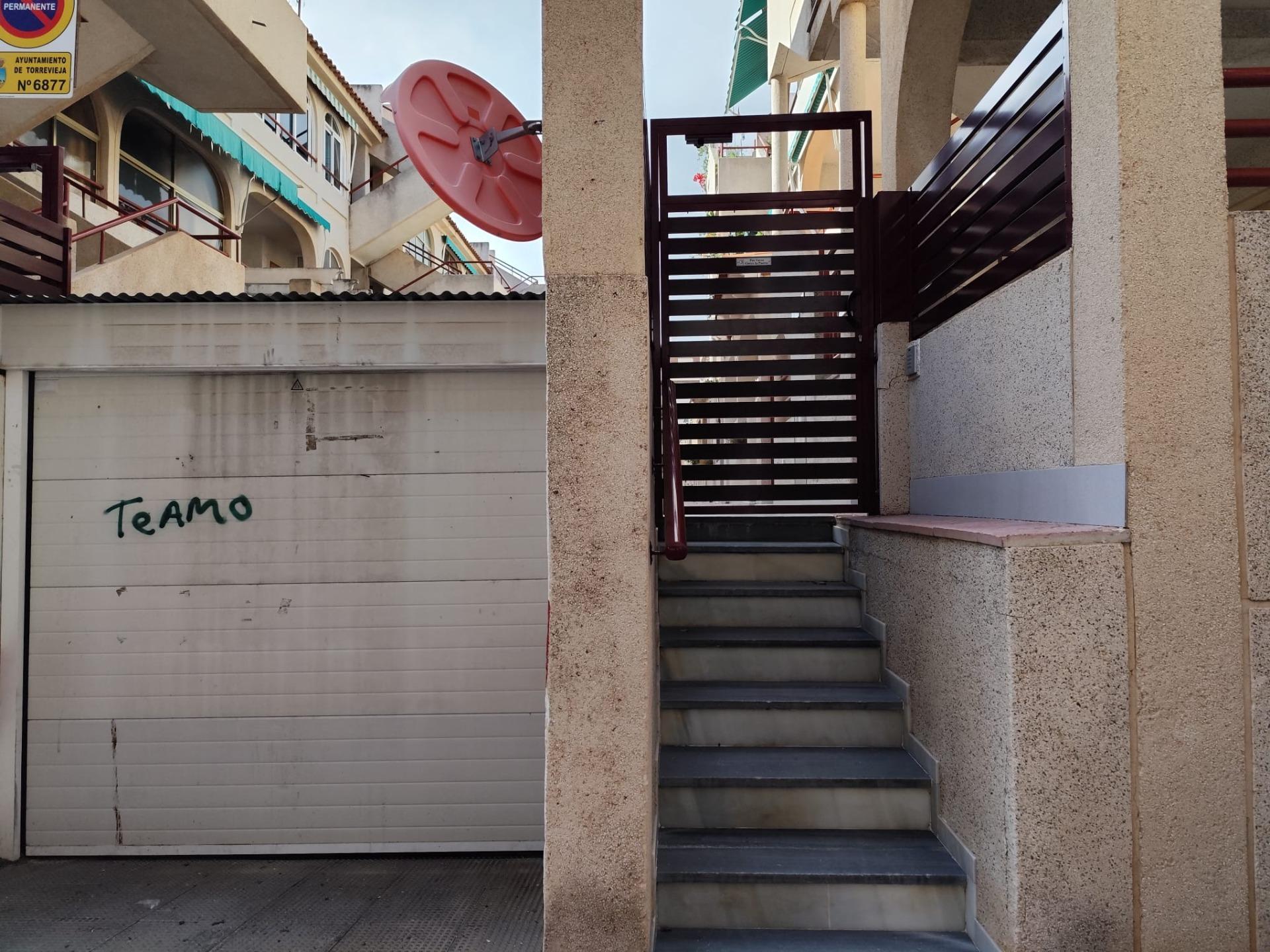 2 Bed, 1 Bath, ApartmentFor Sale, Torrevieja, Alicante