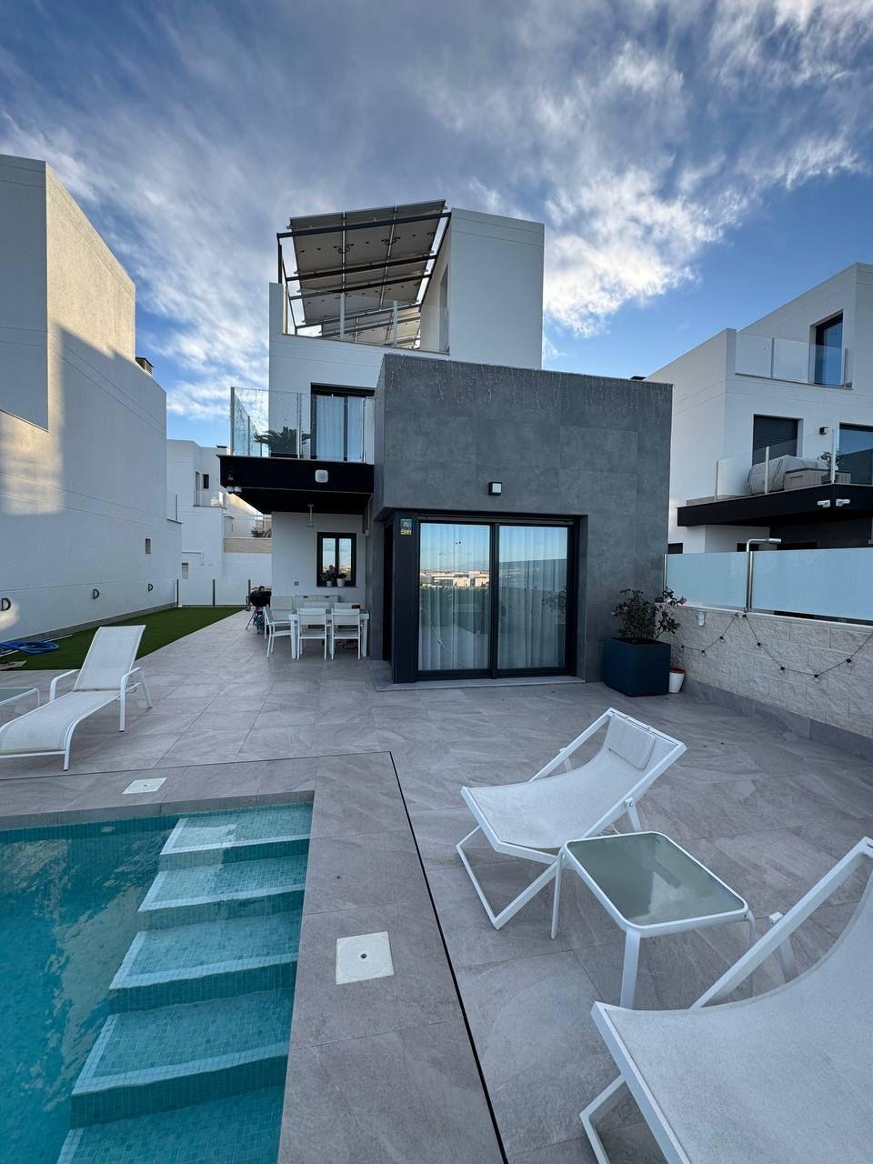 3 Bed, 3 Bath, HouseFor Sale, Torrevieja, Alicante