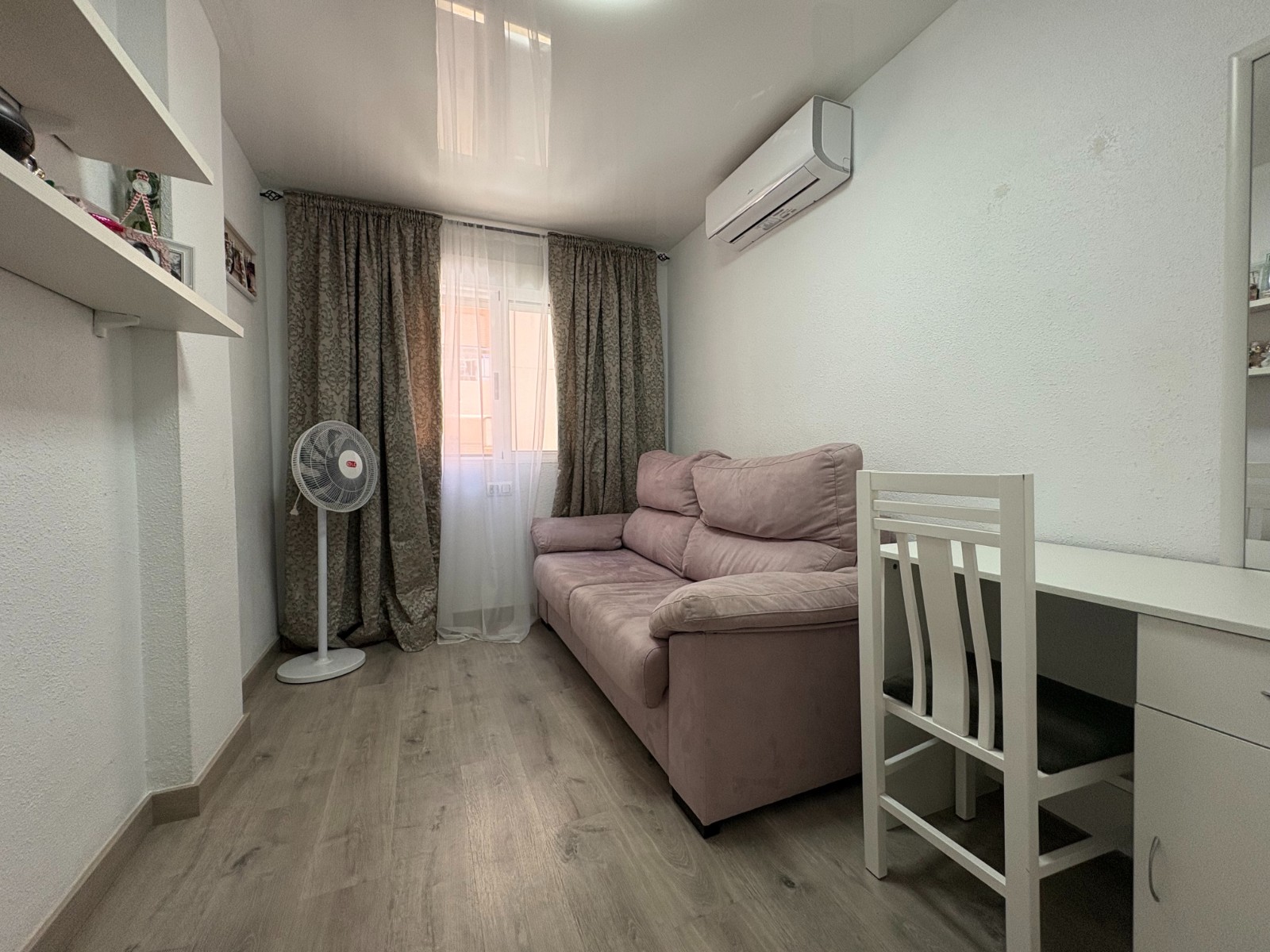 4 Bed, 2 Bath, ApartmentFor Sale, Torrevieja, Alicante