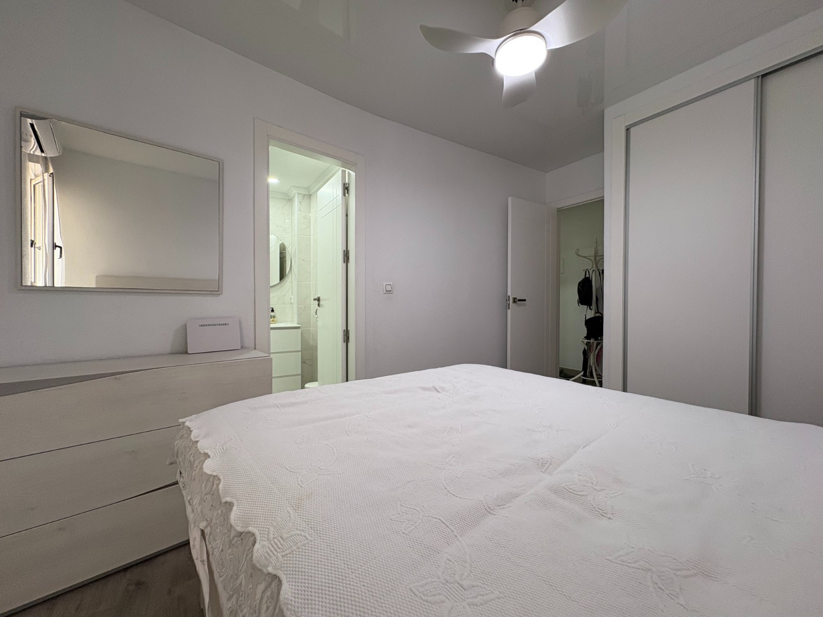 4 Bed, 2 Bath, ApartmentFor Sale, Torrevieja, Alicante