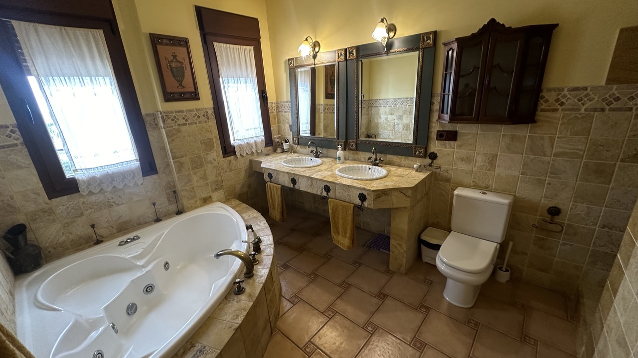 4 Bed, 4 Bath, HouseFor Sale, San Miguel de Salinas, Alicante