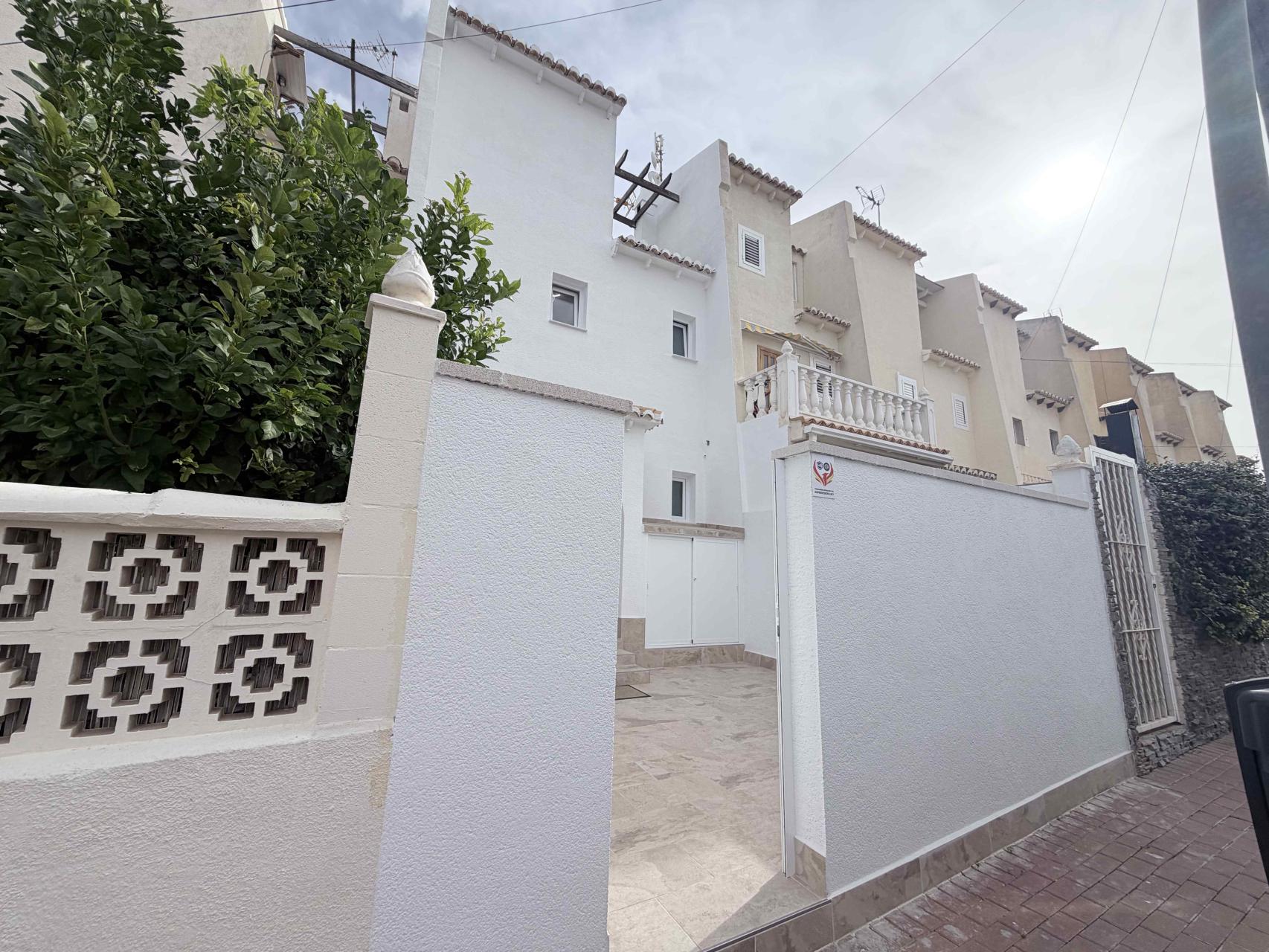 3 Bed, 2 Bath, HouseFor Sale, Torrevieja, Alicante