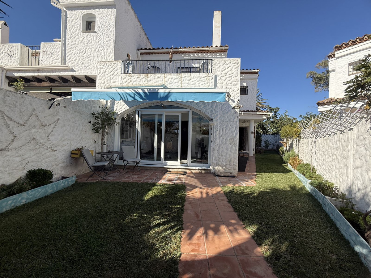 3 Bed, 2 Bath, HouseFor Sale, El Paraiso, Malaga