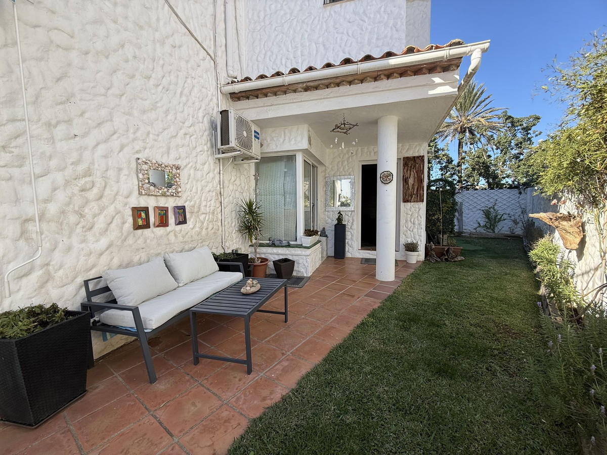 3 Bed, 2 Bath, HouseFor Sale, El Paraiso, Malaga