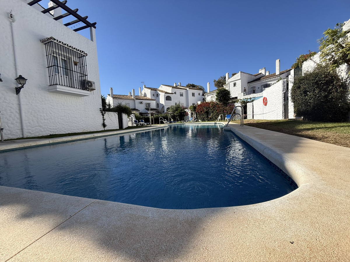 3 Bed, 2 Bath, HouseFor Sale, El Paraiso, Malaga
