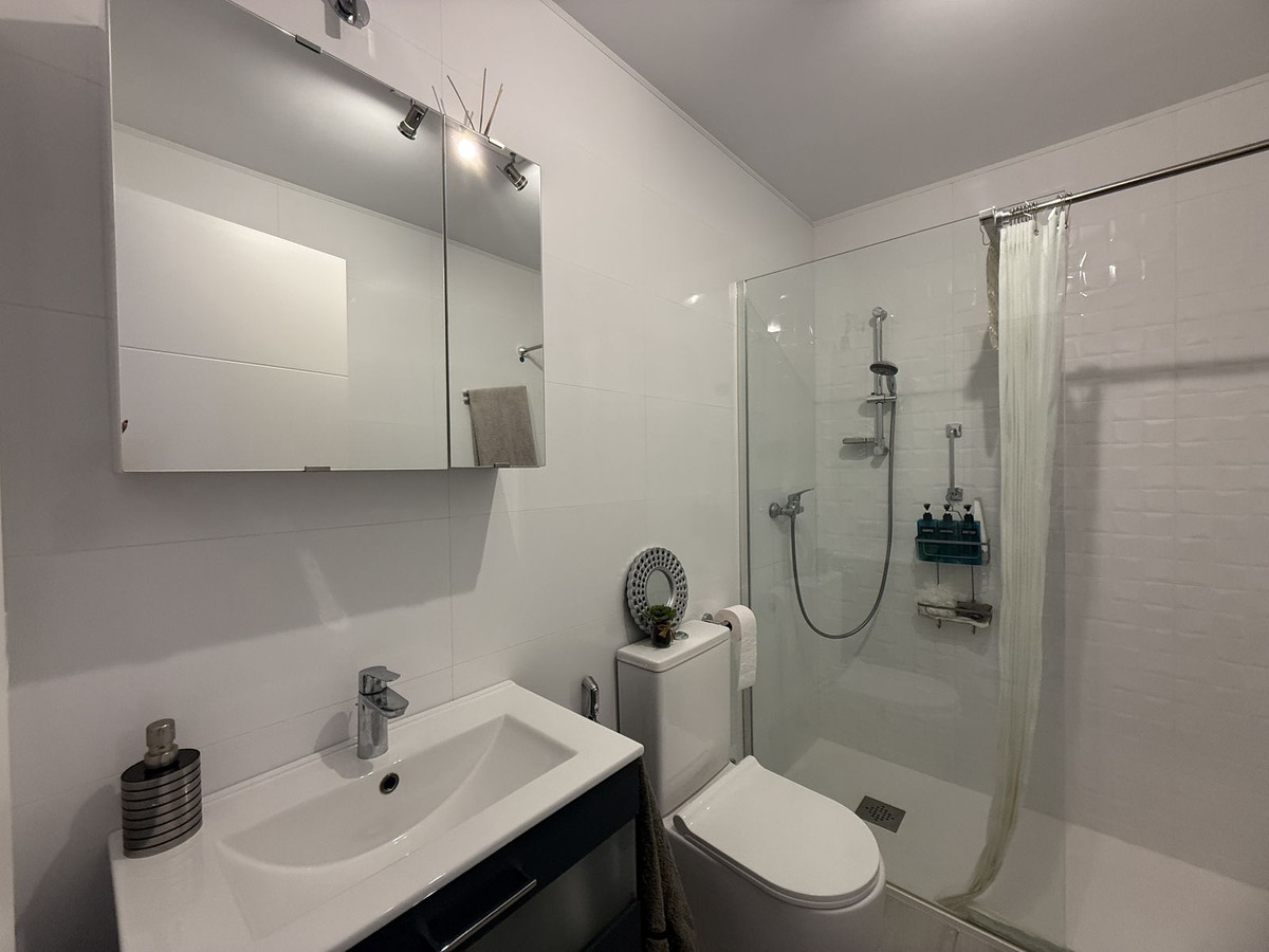 3 Bed, 2 Bath, HouseFor Sale, El Paraiso, Malaga