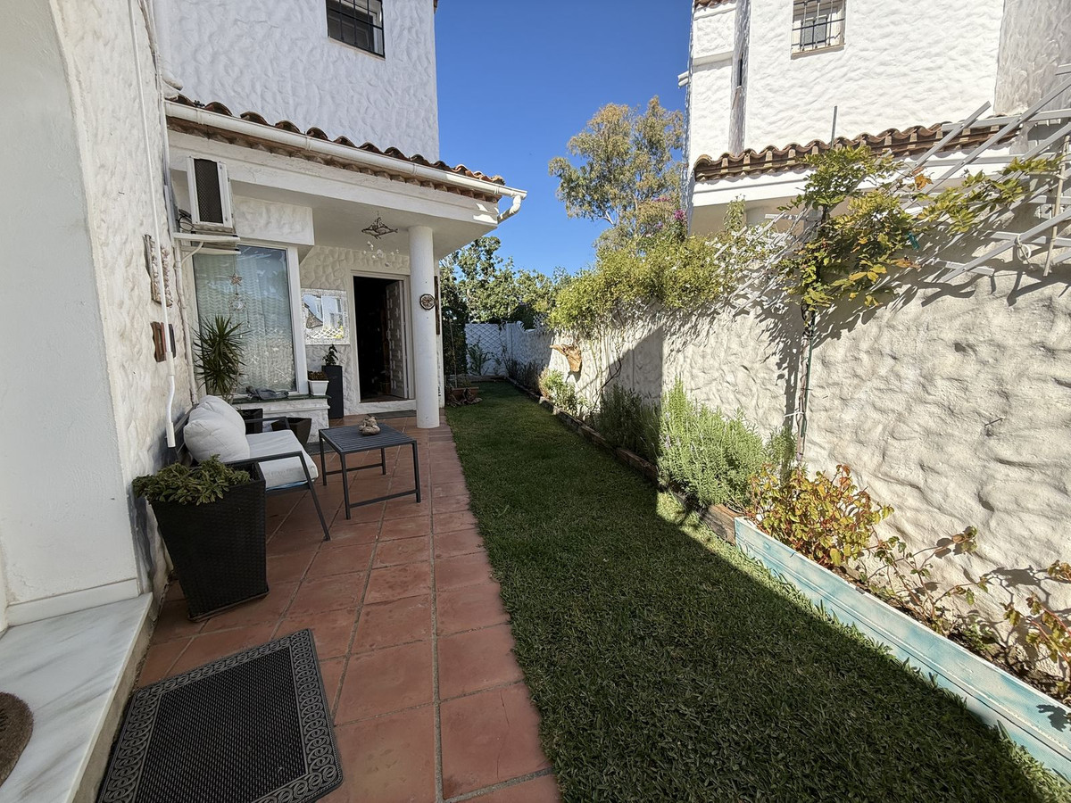 3 Bed, 2 Bath, HouseFor Sale, El Paraiso, Malaga