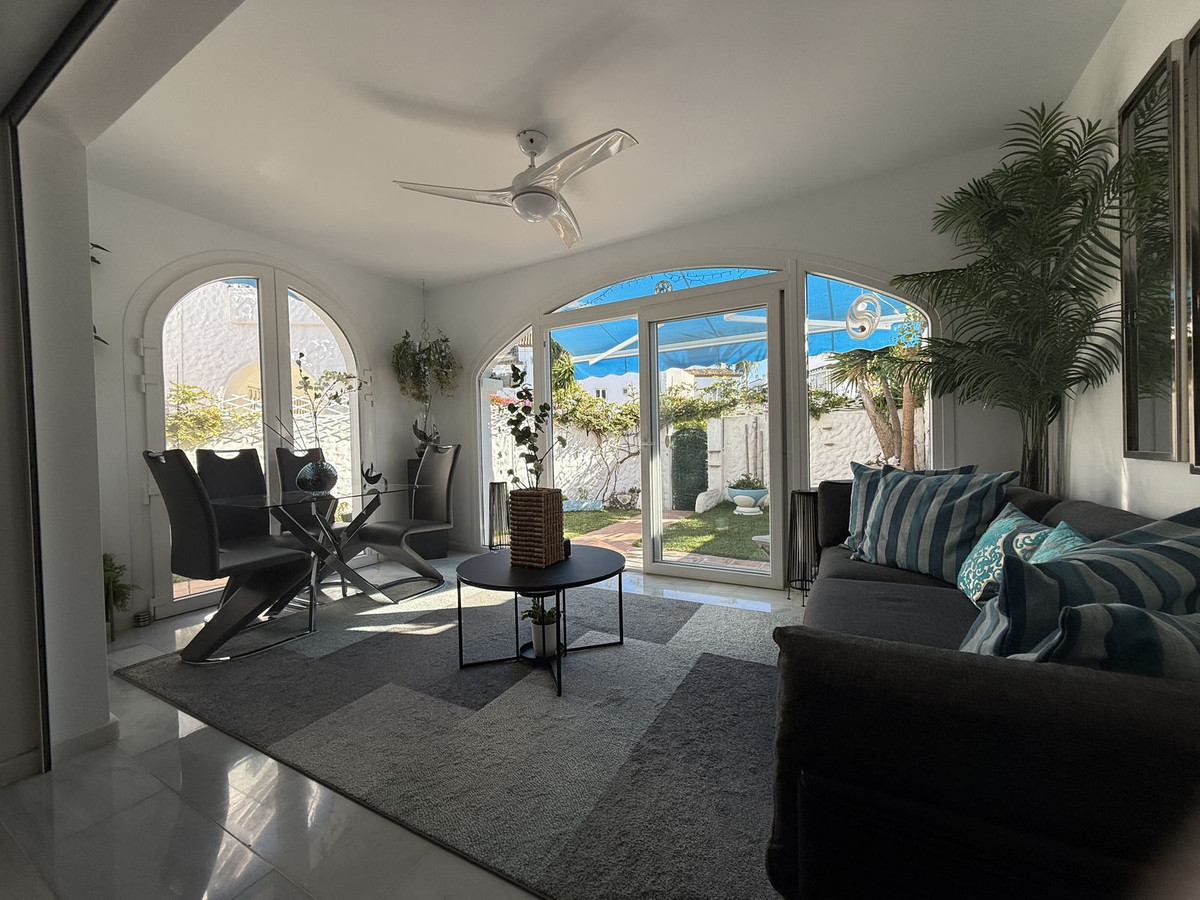 3 Bed, 2 Bath, HouseFor Sale, El Paraiso, Malaga