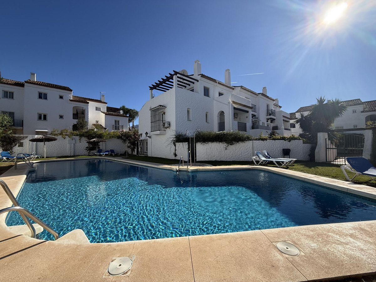 3 Bed, 2 Bath, HouseFor Sale, El Paraiso, Malaga