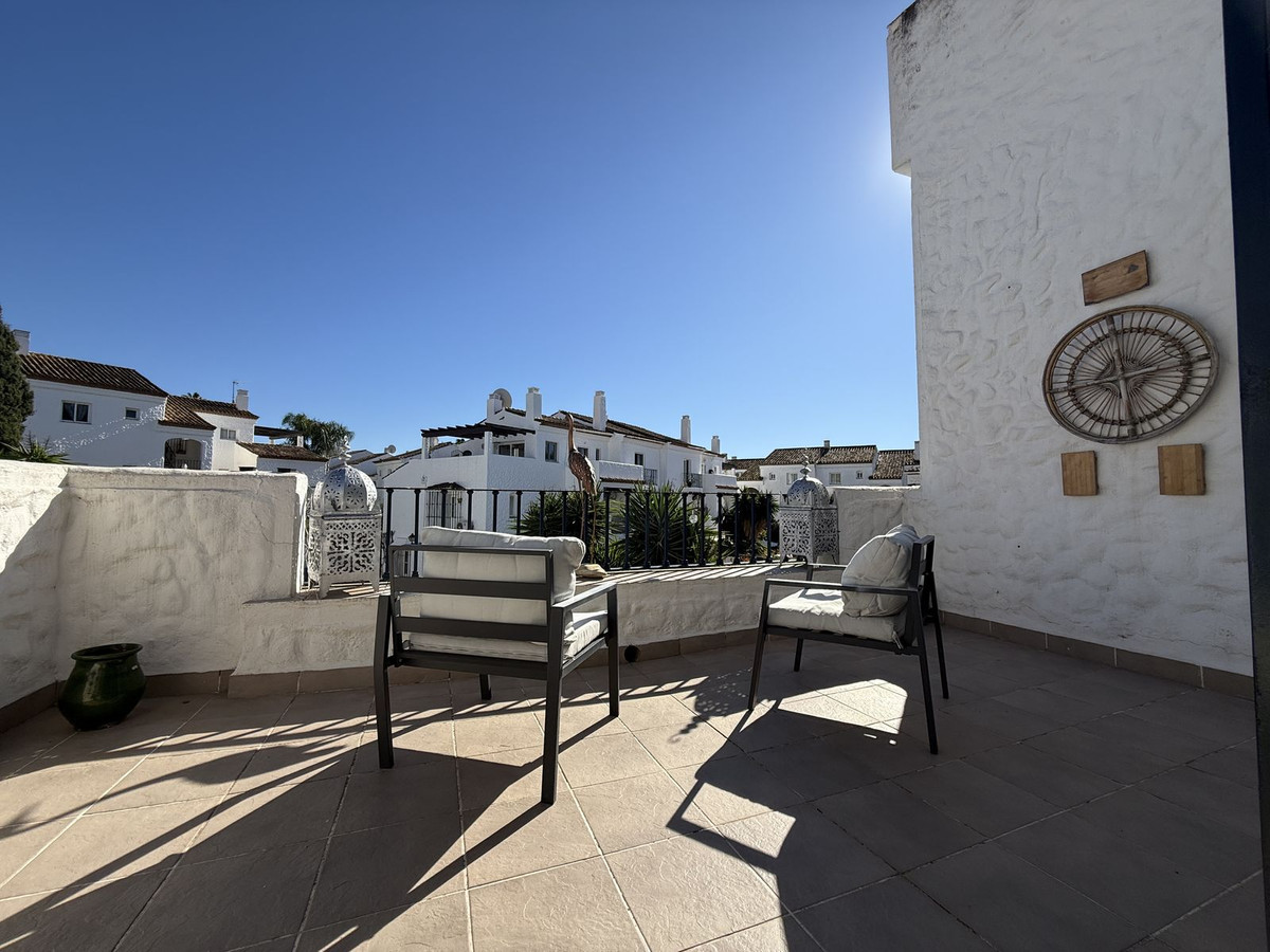 3 Bed, 2 Bath, HouseFor Sale, El Paraiso, Malaga