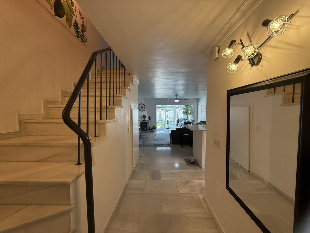 3 Bed, 2 Bath, HouseFor Sale, El Paraiso, Malaga