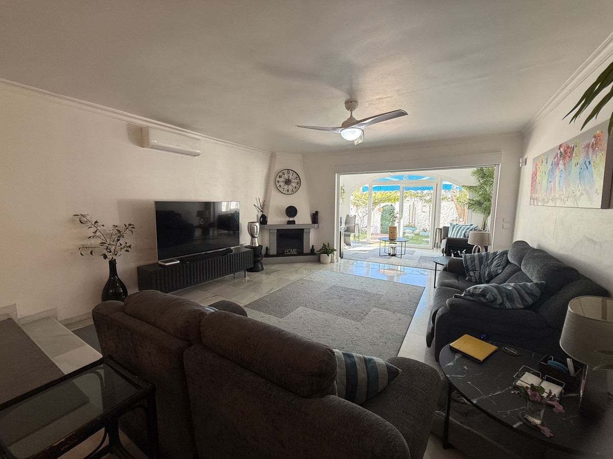 3 Bed, 2 Bath, HouseFor Sale, El Paraiso, Malaga