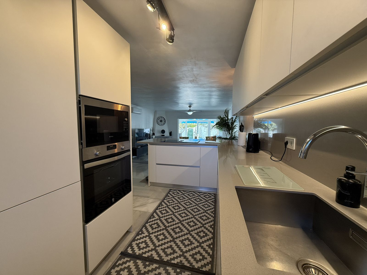 3 Bed, 2 Bath, HouseFor Sale, El Paraiso, Malaga