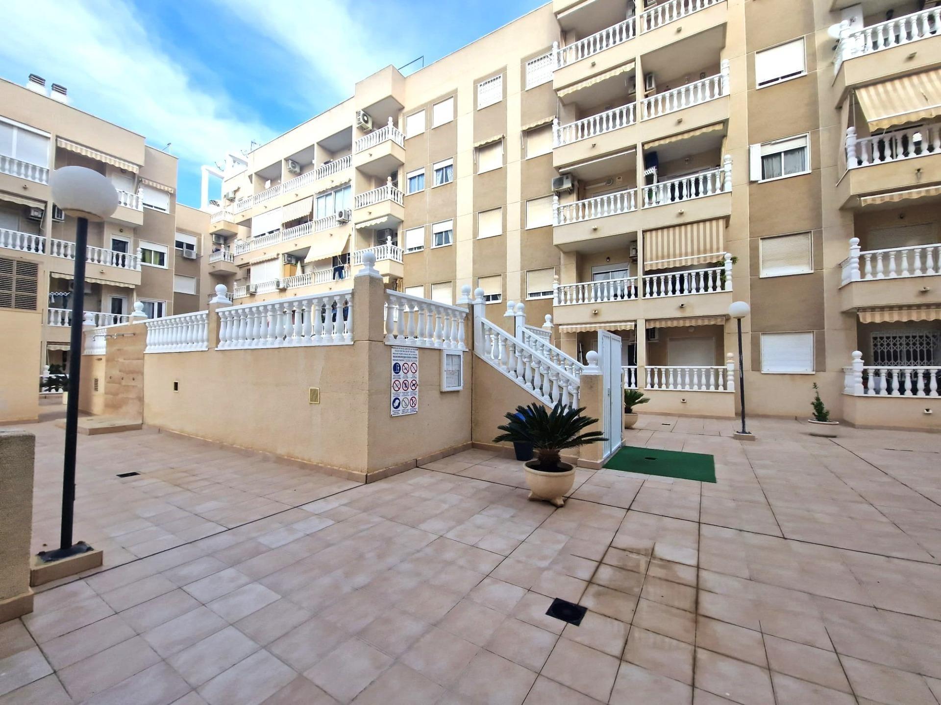 2 Bed, 1 Bath, ApartmentFor Sale, Torrevieja, Alicante