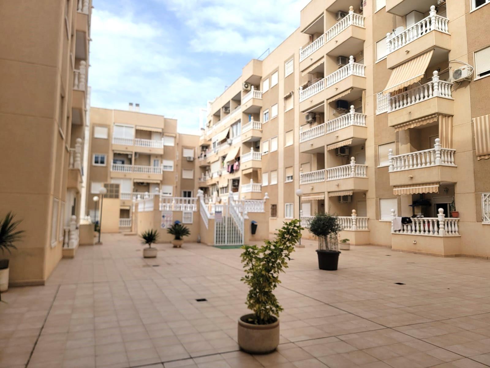 2 Bed, 1 Bath, ApartmentFor Sale, Torrevieja, Alicante
