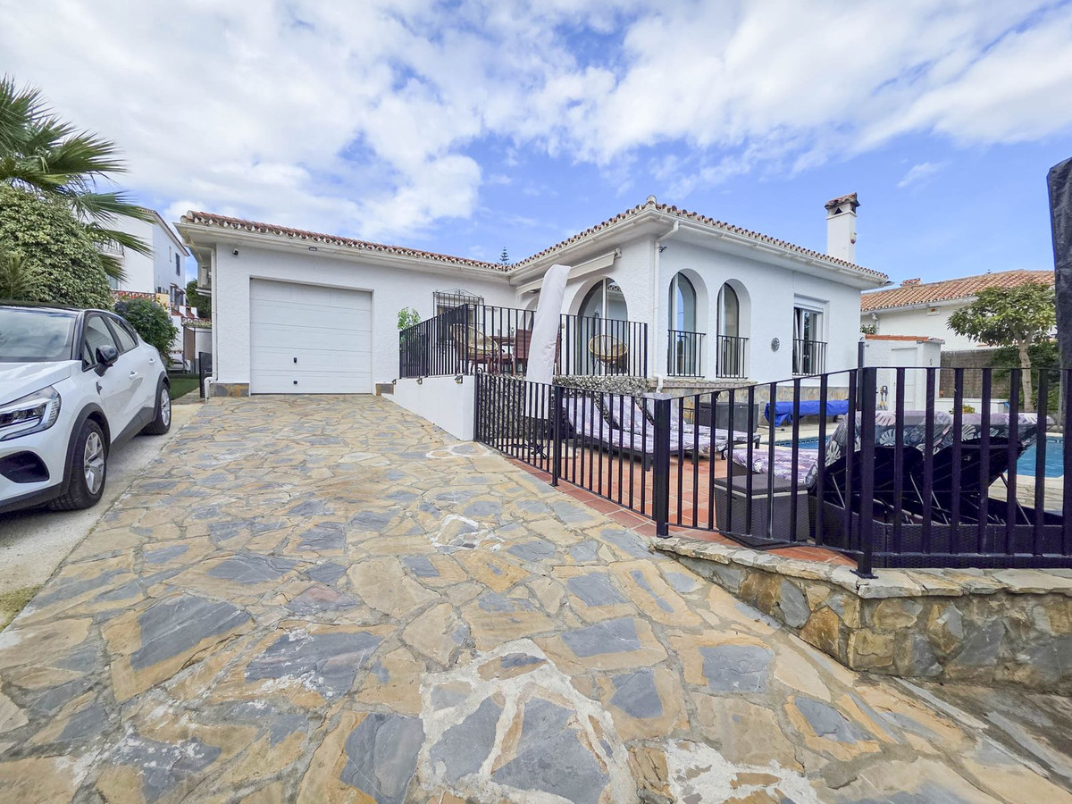 4 Bed, 3 Bath, HouseFor Sale, La Duquesa, Malaga