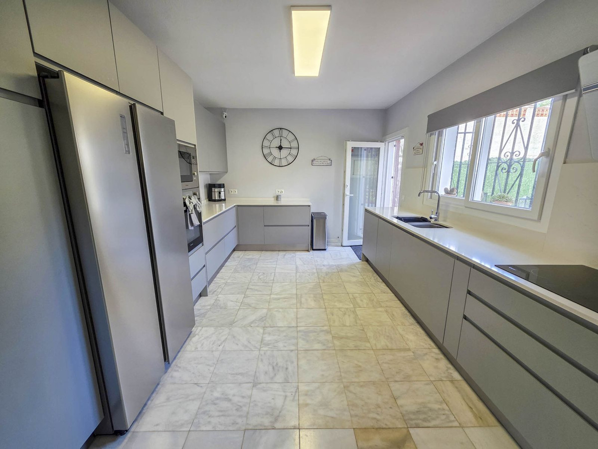 4 Bed, 3 Bath, HouseFor Sale, La Duquesa, Malaga