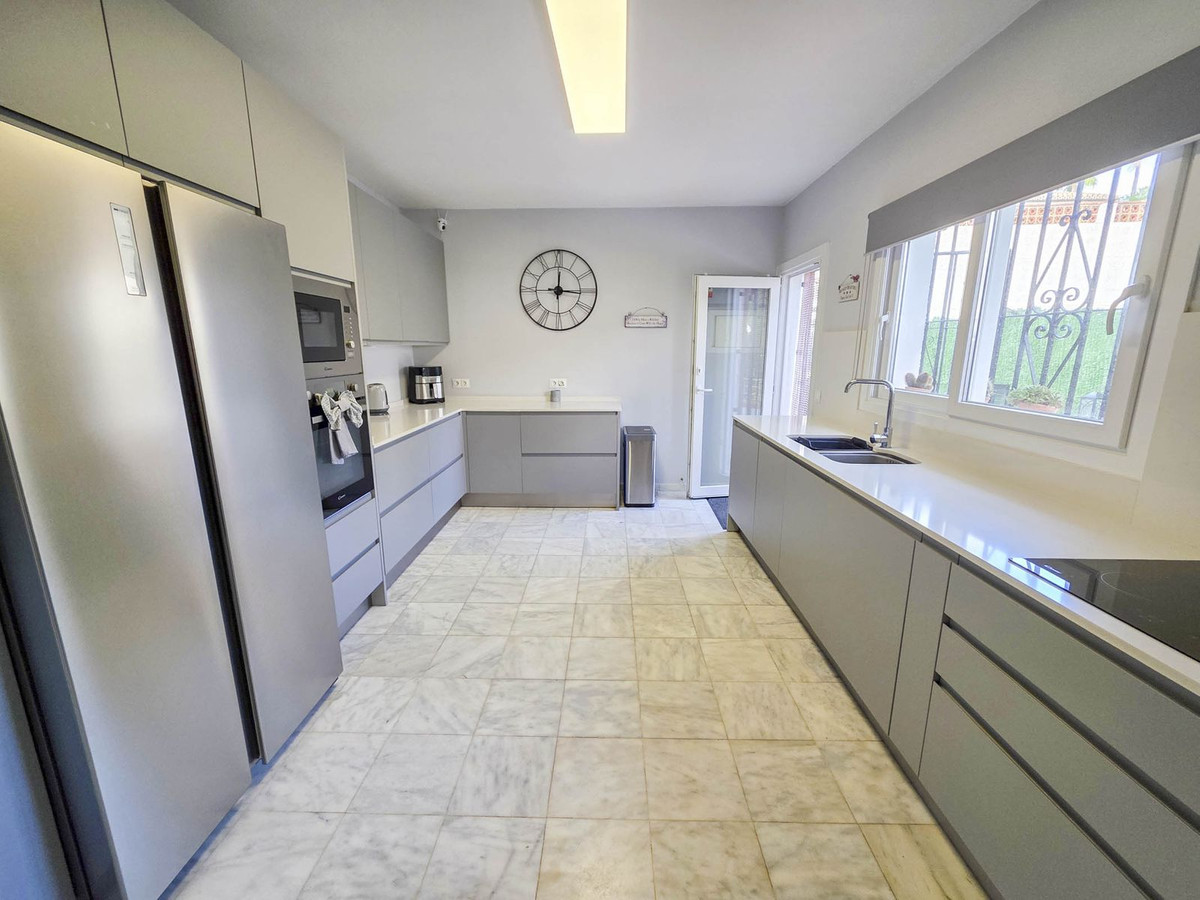 4 Bed, 3 Bath, HouseFor Sale, La Duquesa, Malaga