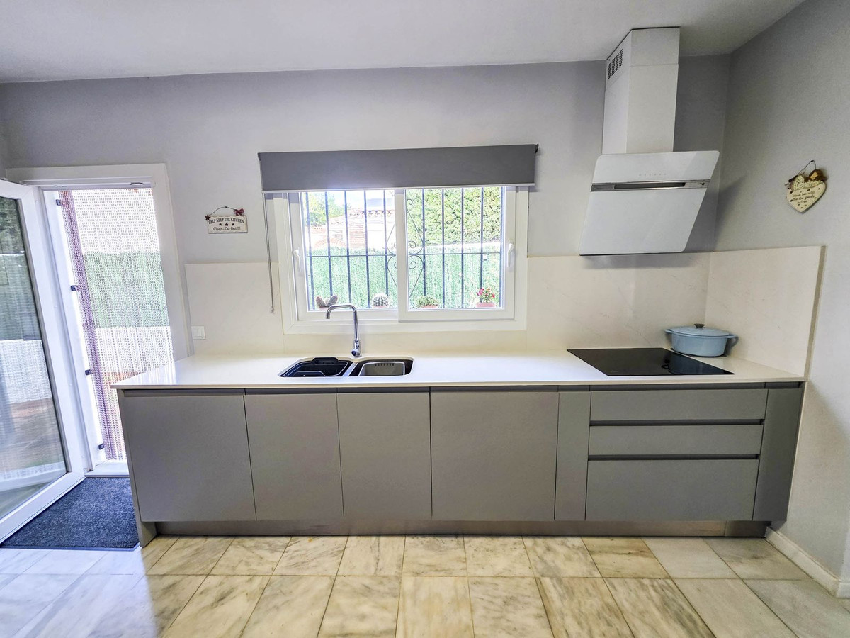 4 Bed, 3 Bath, HouseFor Sale, La Duquesa, Malaga