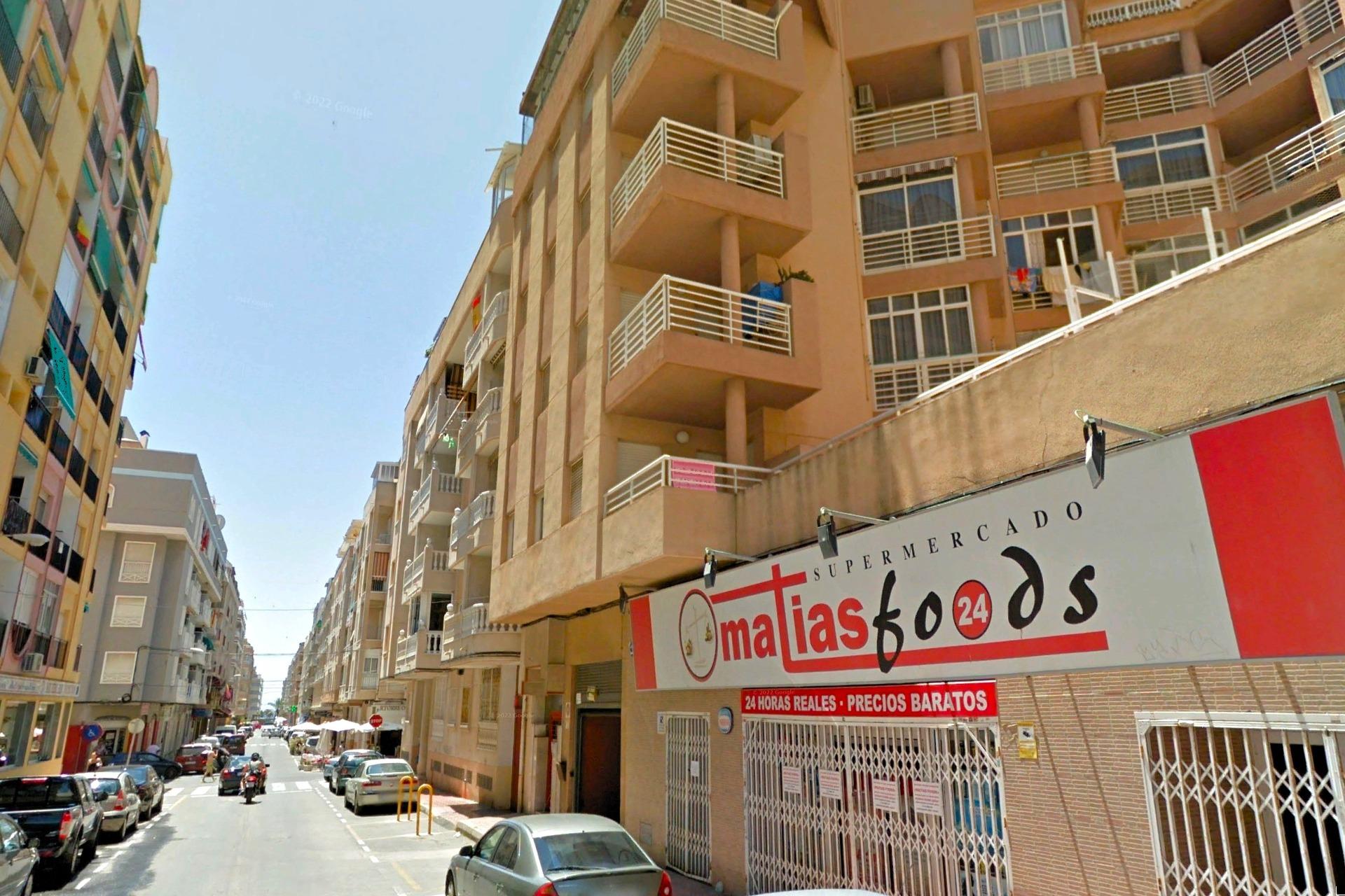 2 Bed, 1 Bath, ApartmentFor Sale, Torrevieja, Alicante