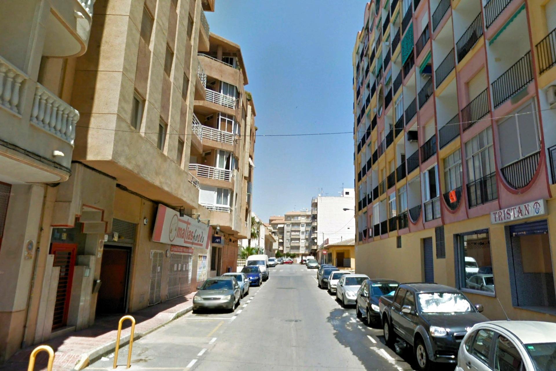 2 Bed, 1 Bath, ApartmentFor Sale, Torrevieja, Alicante