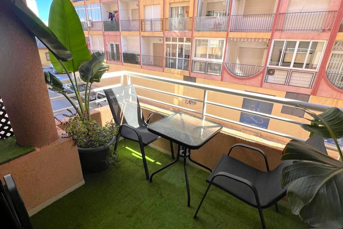 2 Bed, 1 Bath, ApartmentFor Sale, Torrevieja, Alicante