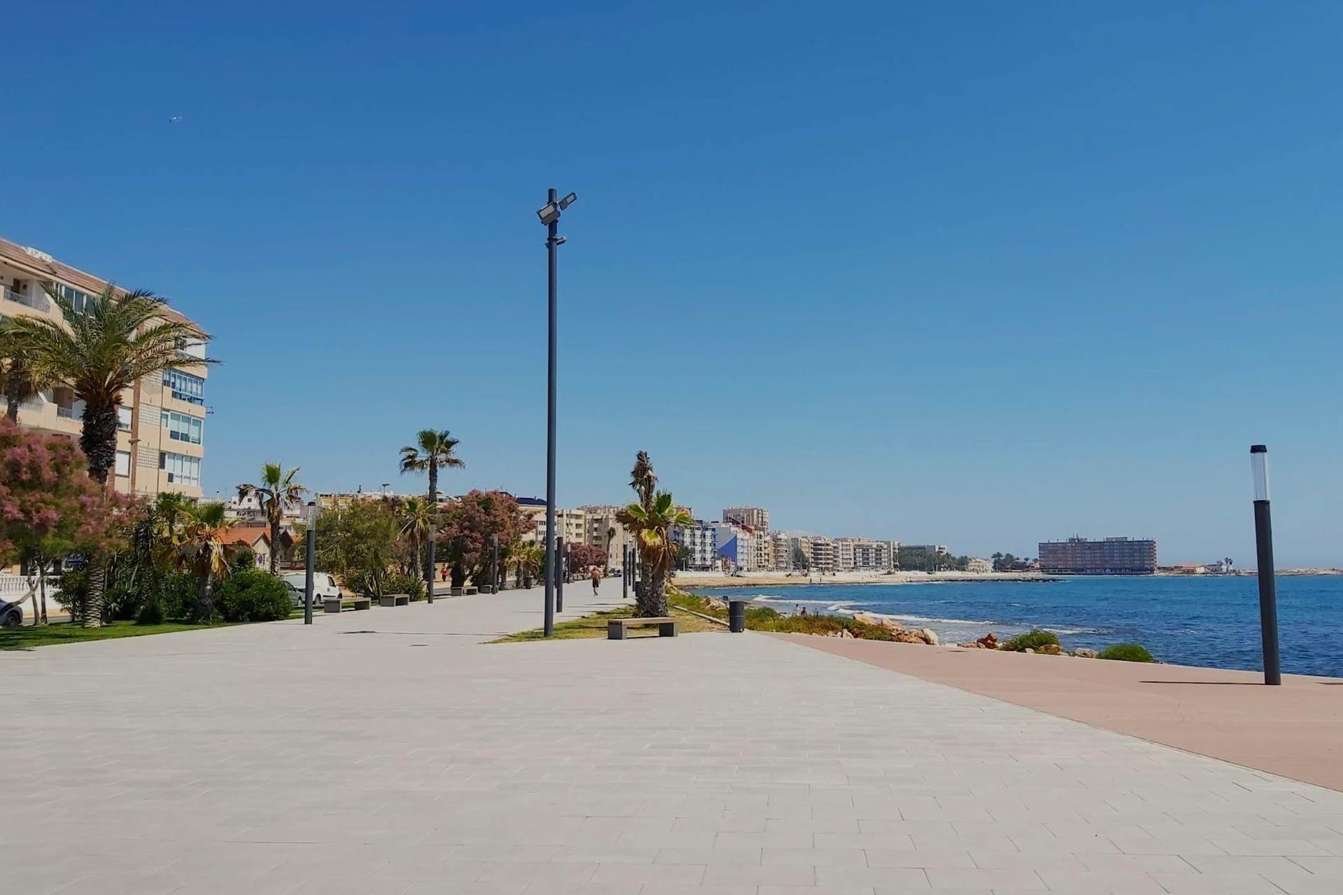 2 Bed, 1 Bath, ApartmentFor Sale, Torrevieja, Alicante