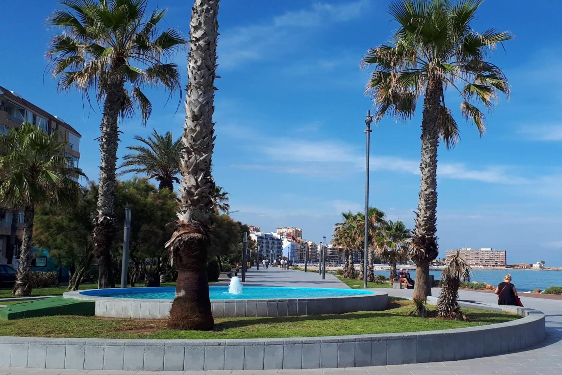 2 Bed, 1 Bath, ApartmentFor Sale, Torrevieja, Alicante