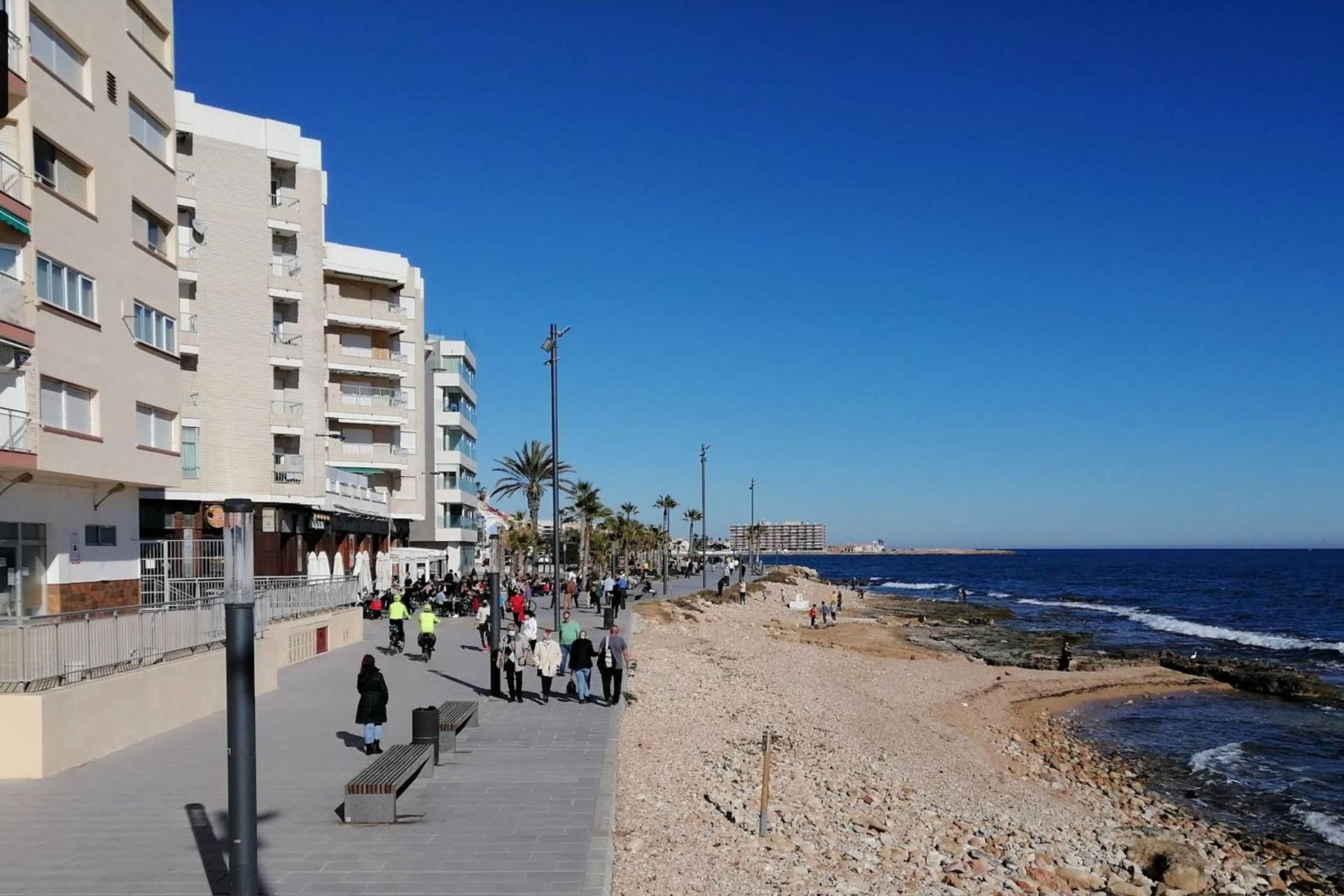 2 Bed, 1 Bath, ApartmentFor Sale, Torrevieja, Alicante