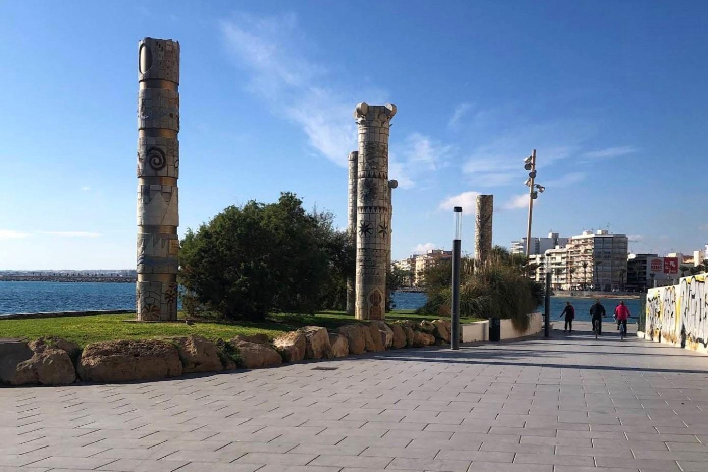 2 Bed, 1 Bath, ApartmentFor Sale, Torrevieja, Alicante