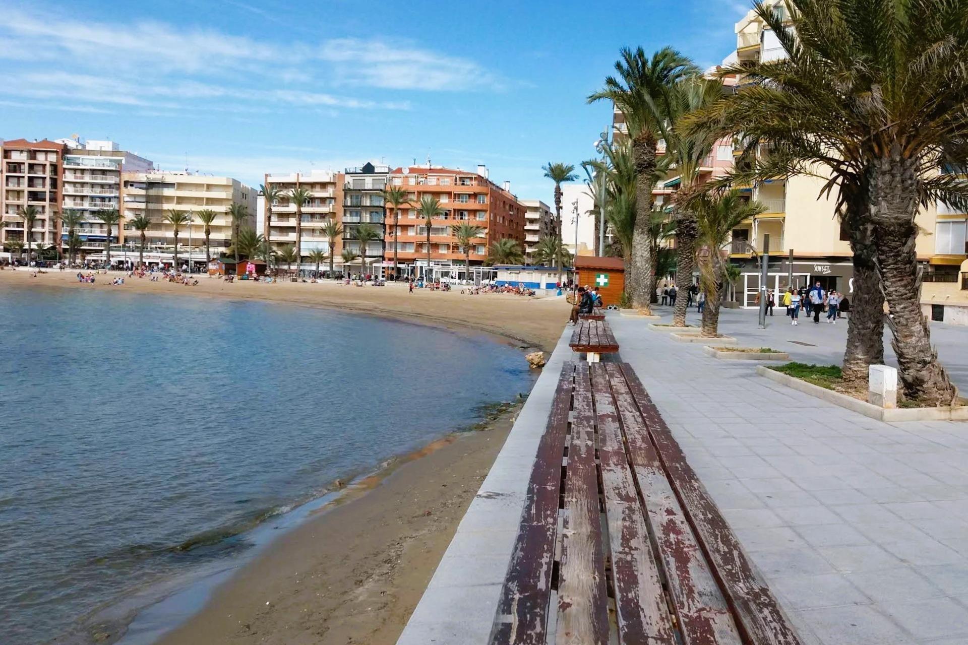 2 Bed, 1 Bath, ApartmentFor Sale, Torrevieja, Alicante
