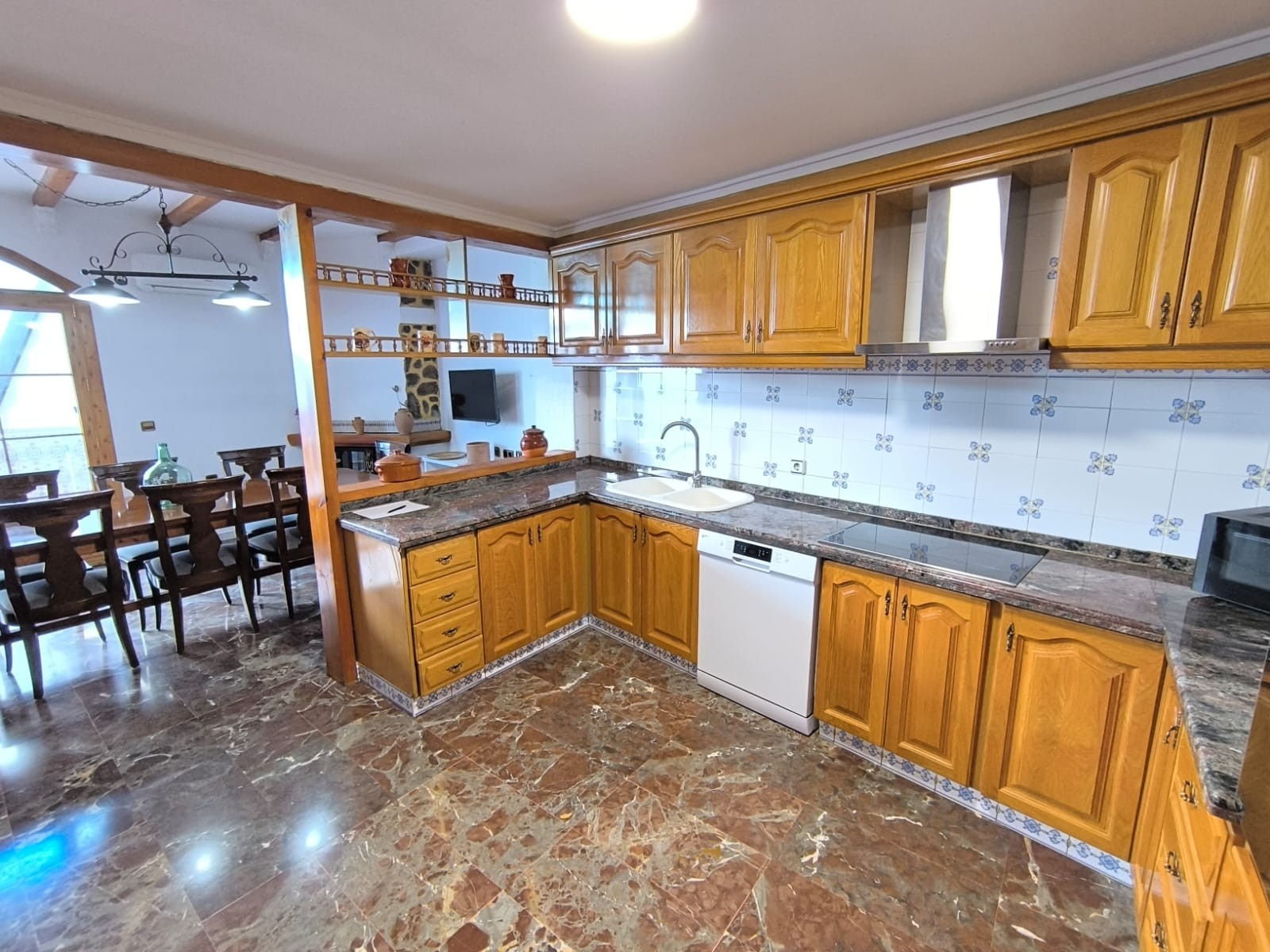 5 Bed, 2 Bath, HouseFor Sale, Sax, Alicante