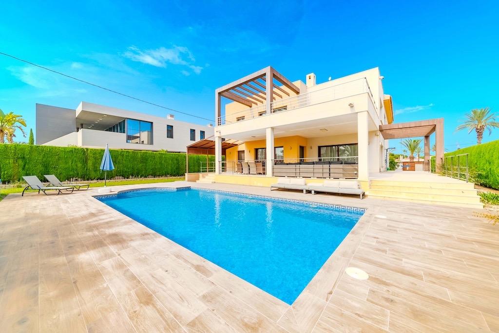 5 Bed, 5 Bath, HouseFor Sale, Cabo Roig, Alicante