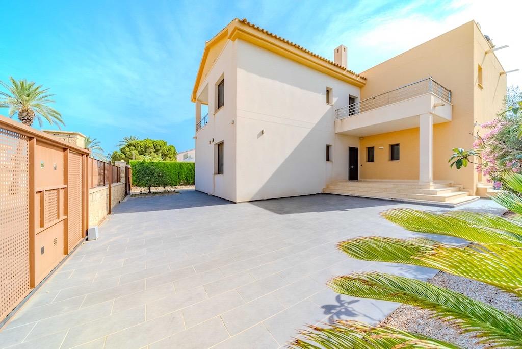 5 Bed, 5 Bath, HouseFor Sale, Cabo Roig, Alicante