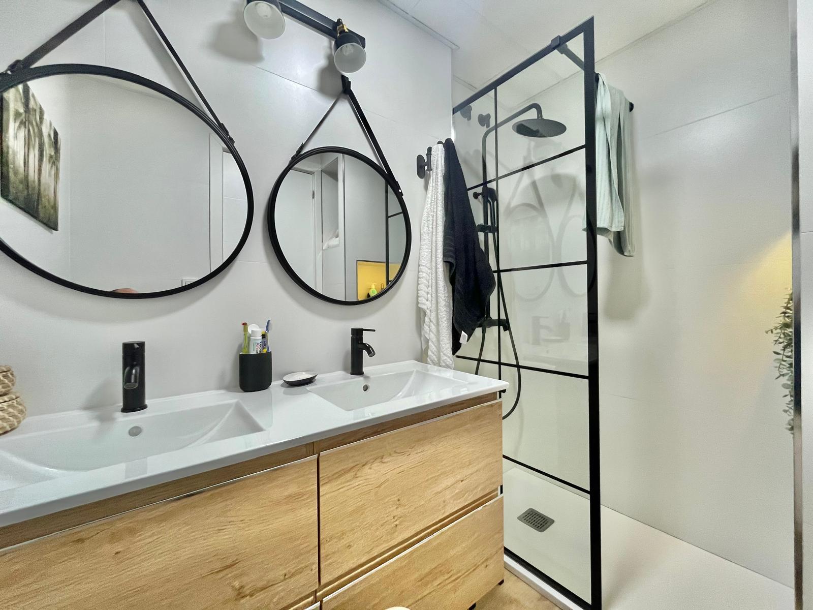 2 Bed, 1 Bath, ApartmentFor Sale, Torrevieja, Alicante