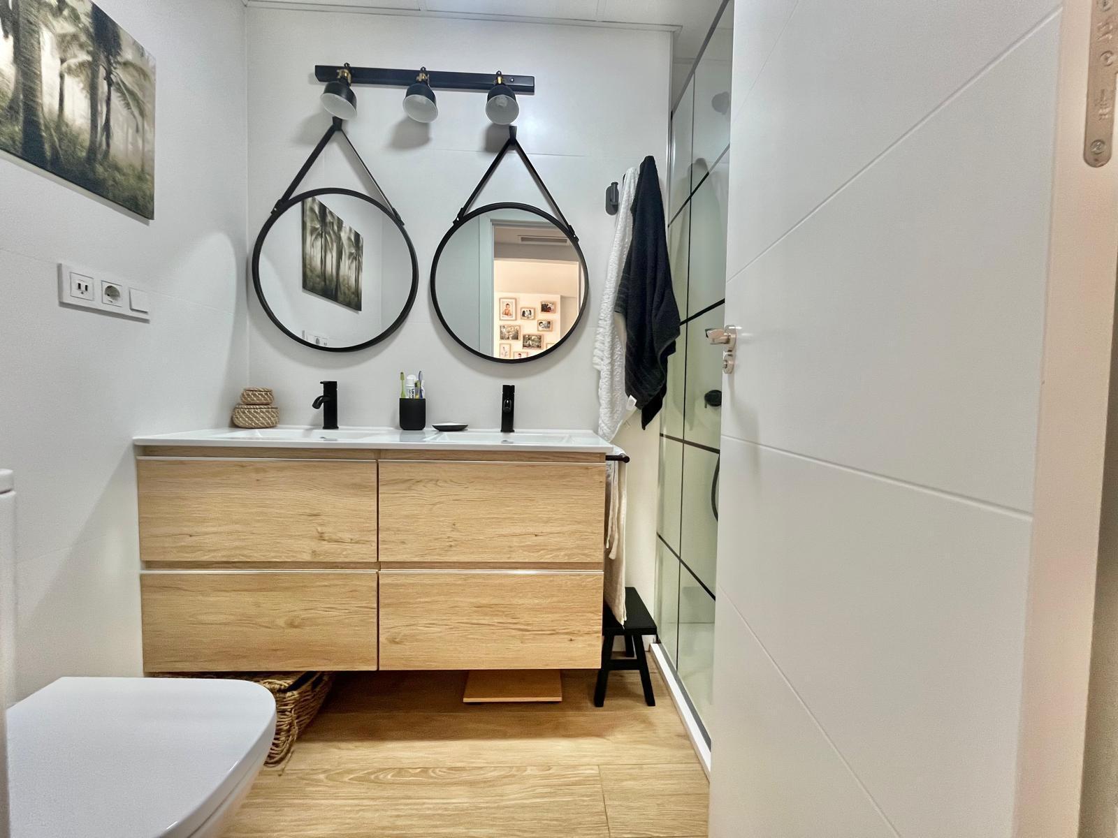 2 Bed, 1 Bath, ApartmentFor Sale, Torrevieja, Alicante