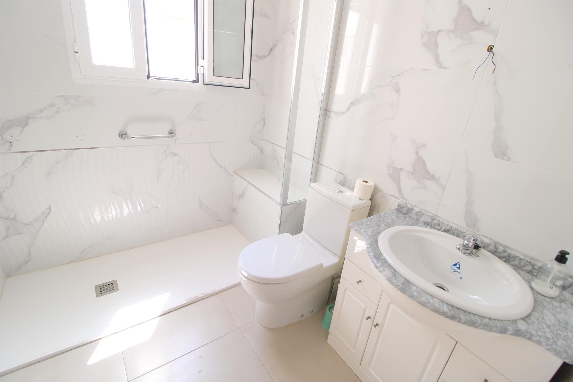 3 Bed, 2 Bath, ApartmentFor Sale, Torrevieja, Alicante