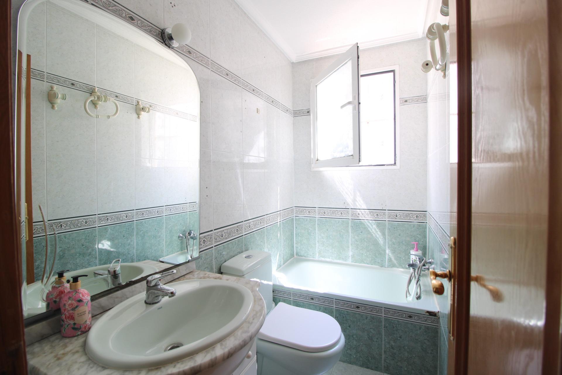 3 Bed, 2 Bath, ApartmentFor Sale, Torrevieja, Alicante