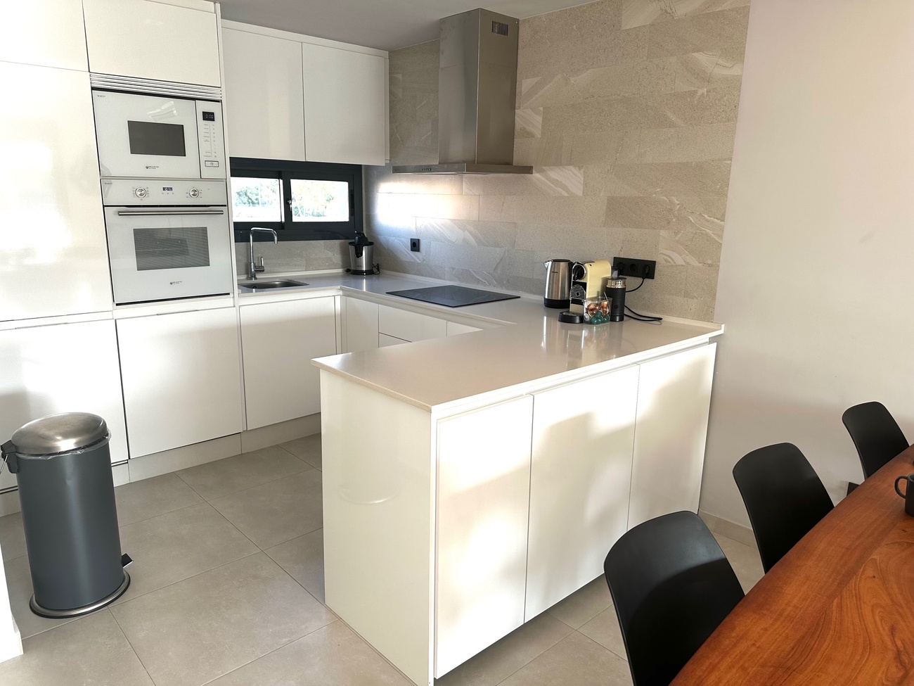 3 Bed, 2 Bath, ApartmentFor Sale, El Raso, Alicante