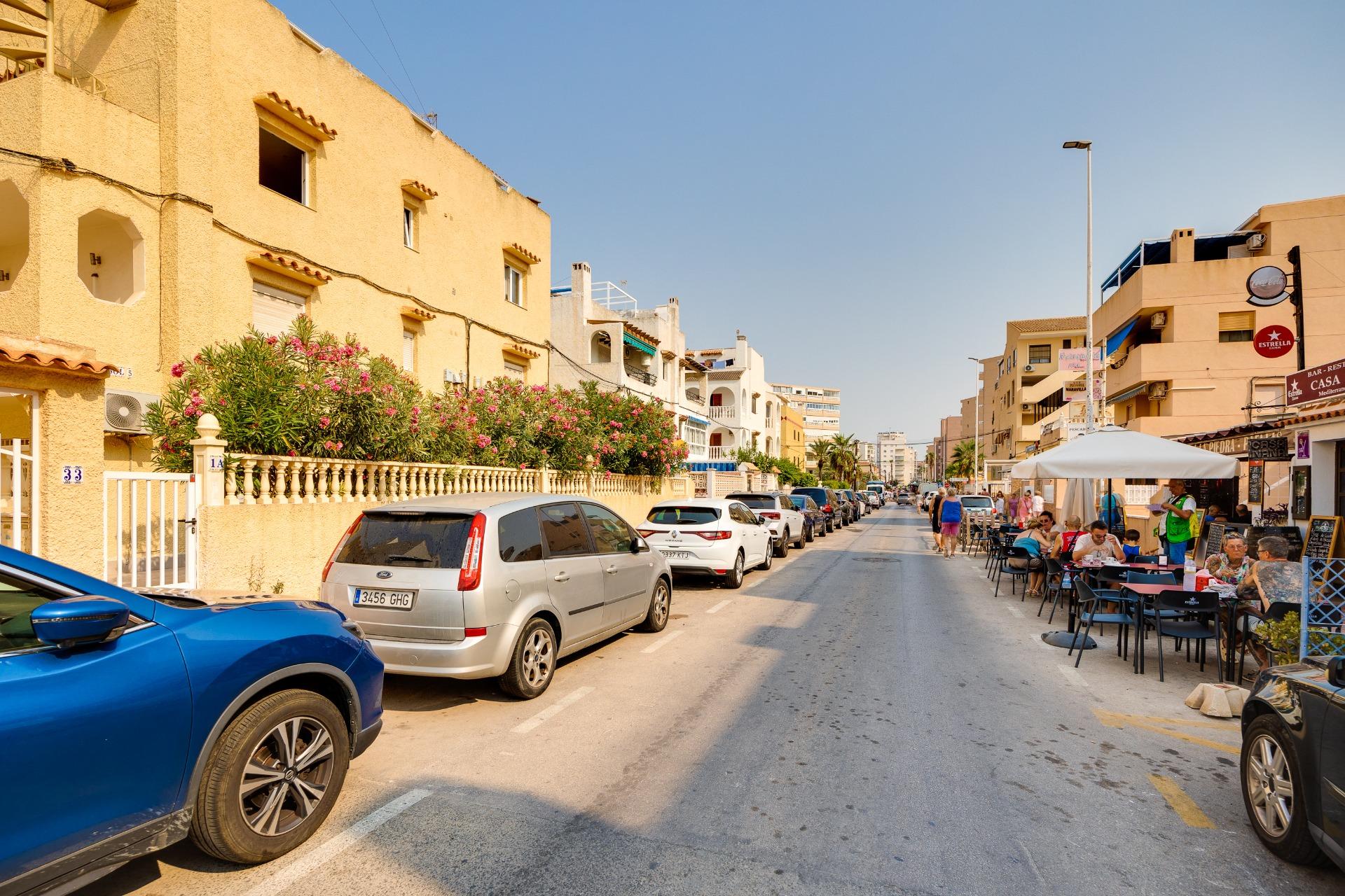 2 Bed, 1 Bath, ApartmentFor Sale, Torrevieja, Alicante