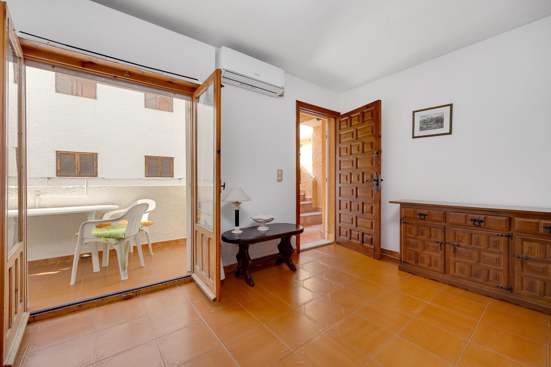 2 Bed, 1 Bath, ApartmentFor Sale, Torrevieja, Alicante