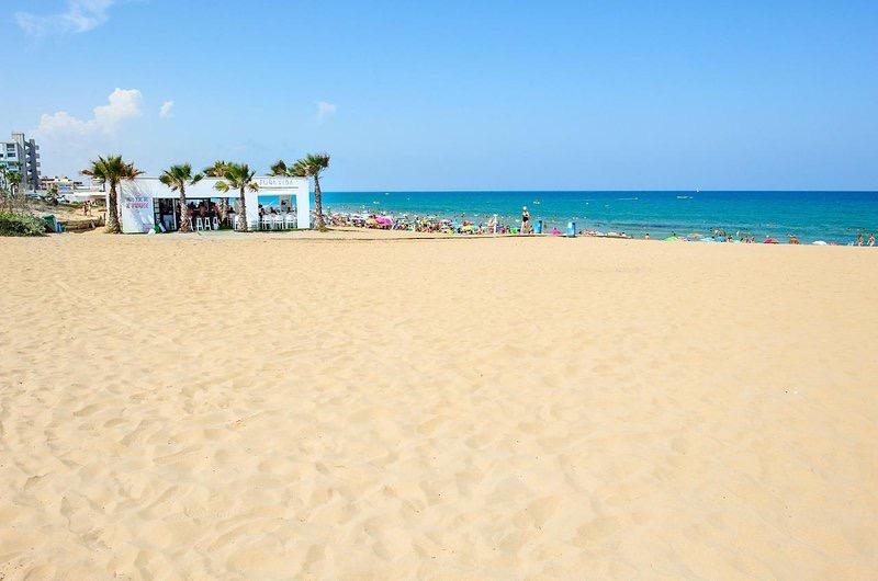 2 Bed, 1 Bath, ApartmentFor Sale, Torrevieja, Alicante