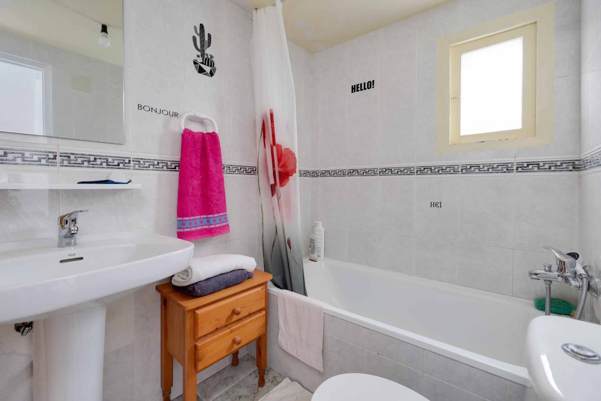 3 Bed, 2 Bath, ApartmentFor Sale, Torrevieja, Alicante