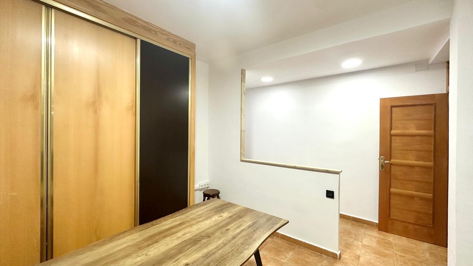 4 Bed, 1 Bath, ApartmentFor Sale, Torrevieja, Alicante