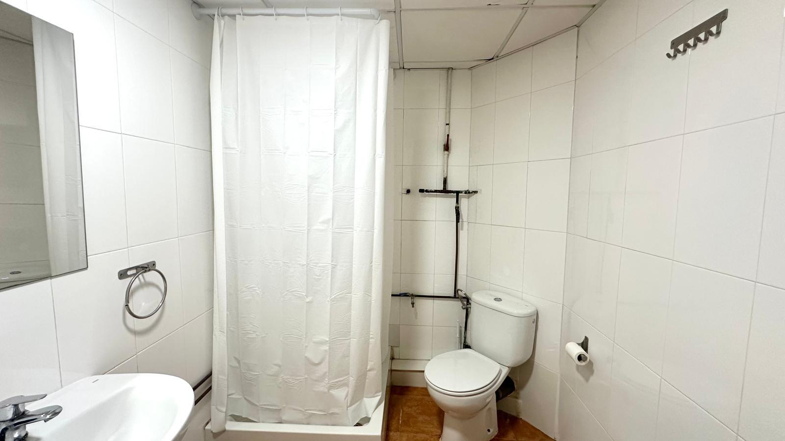 4 Bed, 1 Bath, ApartmentFor Sale, Torrevieja, Alicante